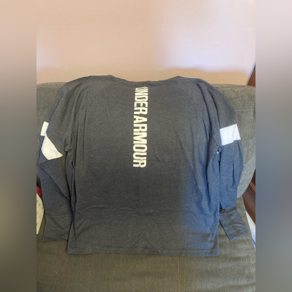 Under Armour Top. Like New. EUC. - Picture 2 of 4